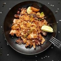 Соте из морепродуктов в Mesto Sushi & Grill