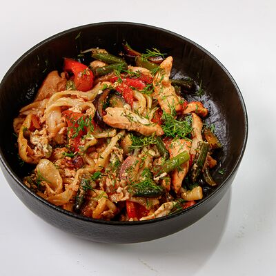 Жареный лагман с цыпленком в Ched по цене 670 ₽