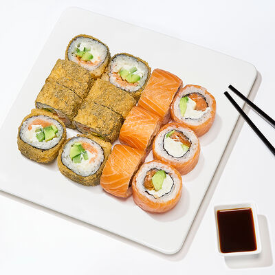 Роллы на обед в Много лосося по цене 945