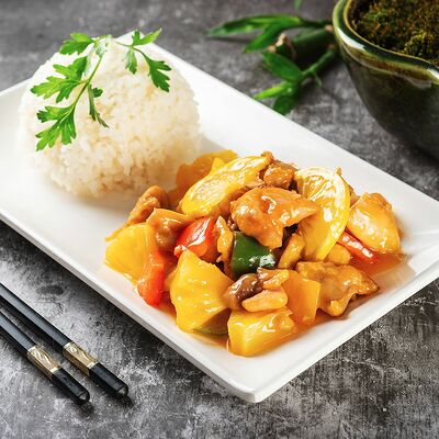Жареная курица с ананасом и рисом в Китайский фонарик по цене 680 ₽