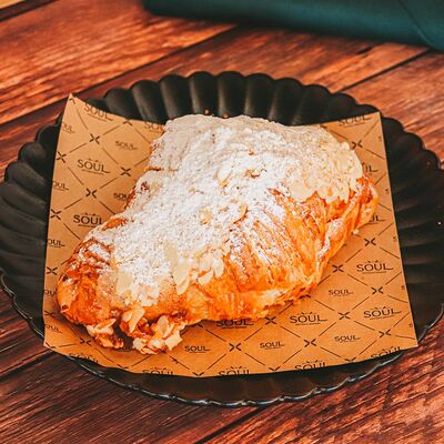 Круассан с миндалем в СушиBox по цене 28000 ₽