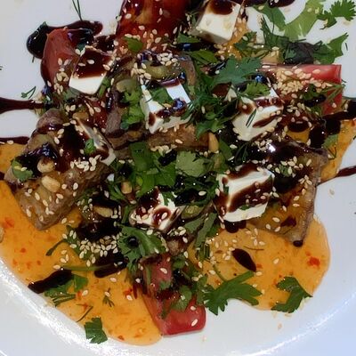 Салат с хрустящими баклажанами в Шардени по цене 600 ₽