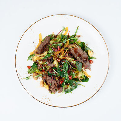 Салат с говядиной и гранатом в Кофеин по цене 650 ₽