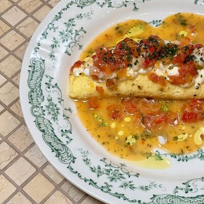 Омлет с крабом и томатами в Мари по цене 760 ₽