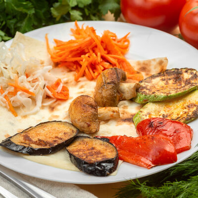 Овощи на гриле в Фуд Корт №1 по цене 330 ₽