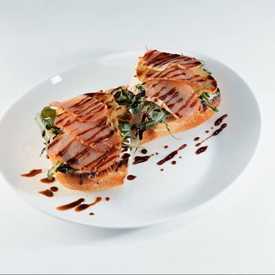 Брускетта с балыком и грушей в #proсчастье по цене 500