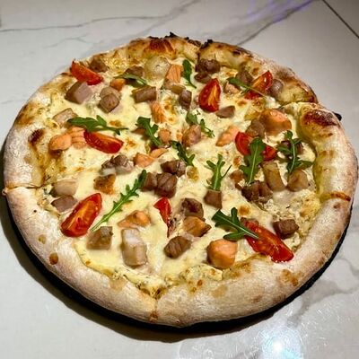 Пицца Морская в Kaif Lounge по цене 1200 ₽