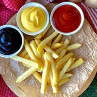 Картофель фри и сырный соус в Salento