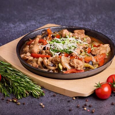 Курица в соусе терияки с овощамив Rozanna по цене 699 ₽