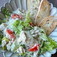 Салат Цезарь с куриным филе в О2 Lounge cafe