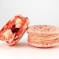 Макарон Клубника-базилик в Настрой десерт