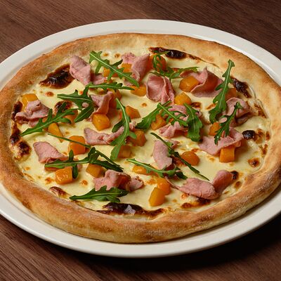 Пицца с говядиной, рукколой и печеной тыквой в Савори по цене 1020 ₽