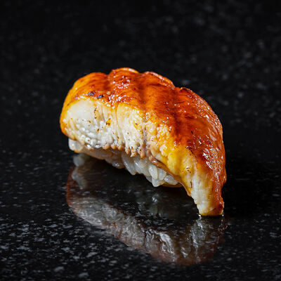 Суши Угорь кабаяки в Kappou Hiroki Arakawa по цене 550 ₽