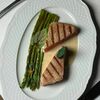 Тунец с ореховым соусом и спаржей в Острова по цене 850