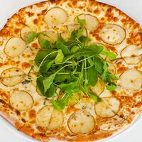 Пицца с грушей и сыром дорблю в Dimarko