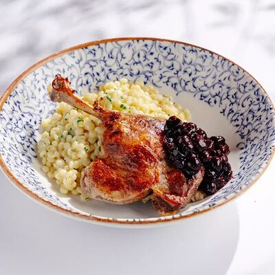 Утиная ножка с птитимом в Vinch по цене 1190 ₽