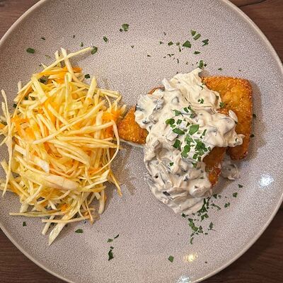 Картофельные хэшбрауны с грибным соусом в Лепила мама по цене 520 ₽