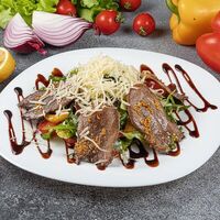 Теплый салат с языком в Оазис вкуса