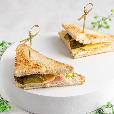 Сэндвич с ветчиной в KanapeFest по цене 1515 ₽