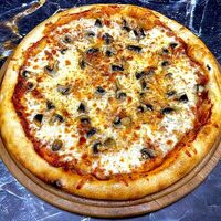 Пицца Маргарита с грибами в Вкусный