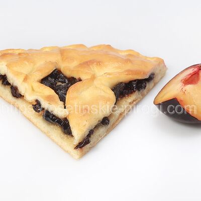 Осетинский пирог со сливой в Осетинские пироги Виктория по цене 790 ₽