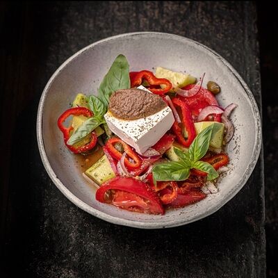 Греческий с фетой и тапенадой из оливок в Техникум по цене 750 ₽