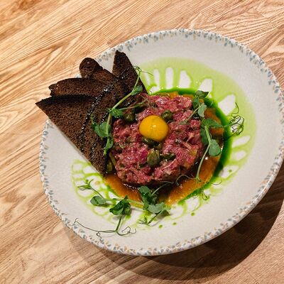 Тартар из говядины в DVOR гриль-бистро по цене 690 ₽