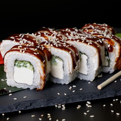 Филадельфия с угрём в Caviar Rolls по цене 845 ₽