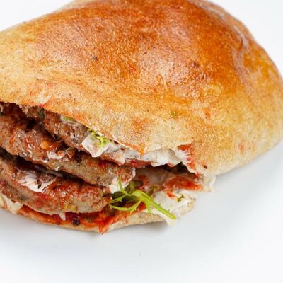 Сабих-кебаб говядинав Фаттуш по цене 640 ₽