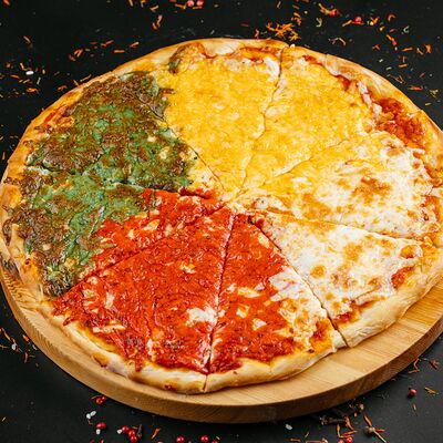 Пицца 4 сыра в Голд Сити по цене 760 ₽