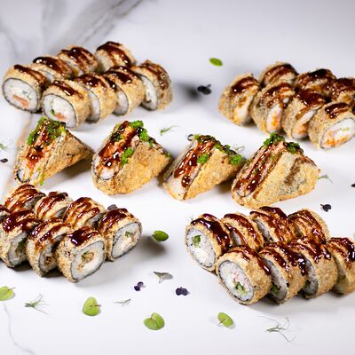 Сет из горячих роллов в Евразия по цене 2700 ₽