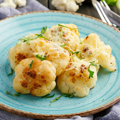 Цветная капуста с пармезаном в Мангал & Гриль по цене 340 ₽