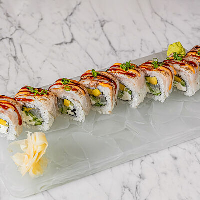 Ролл Опаленный сибас с авокадов Dragon по цене 1250 ₽