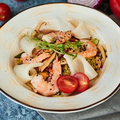 Салат легкий с морепродуктами в Тайфун по цене 379