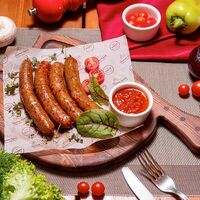 Колбаска из говядины с чесноком и соусом Аджика в Золотая прага