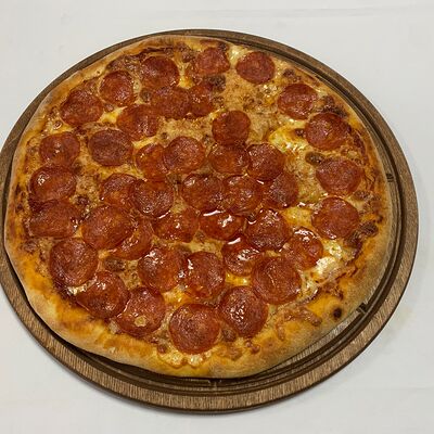 Пицца Пеперони в Райский дворик по цене 1100 ₽