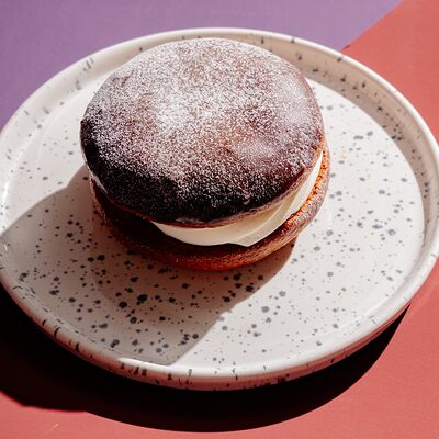 Пирожное Буше в Baggins Coffee по цене 220 ₽