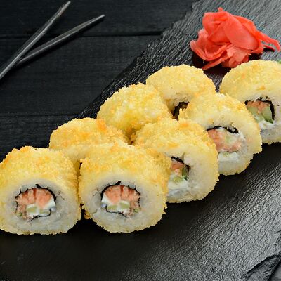 Жареный с лососем в Васаби пеперони по цене 660 ₽