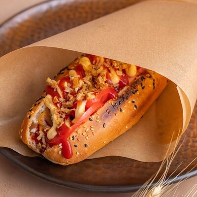 Хот-дог с шашлычком из цыплёнка на углях в Мархаба Халяль по цене 516 ₽