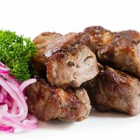 Шашлык из cвинoй шеи на гриле в Багс Банни от кафеМафия