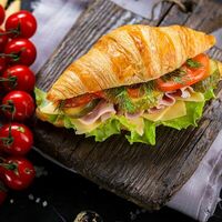 Сэндвич с ветчиной и сыром в A la Russe - Русская Кухня