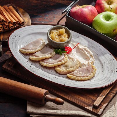 Вареники десертные с яблоком и брусникой в Пельмения по цене 483 ₽