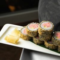 Ролл Калифорния с крабом темпура в Опера