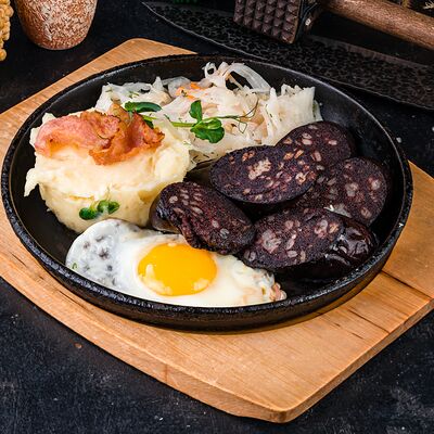 Кровянка с пюре, яйцом и квашенной капустой в ШКВАРКИ по цене 15 р.