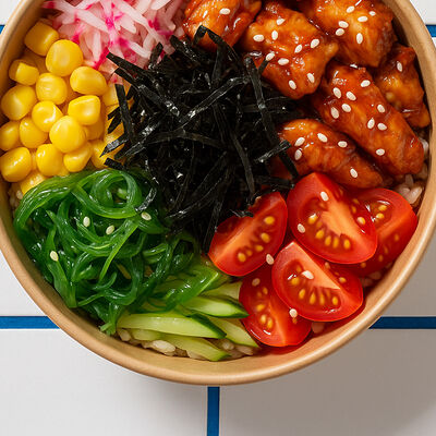 Поке с карамельной курочкой в YUZU по цене 690 ₽