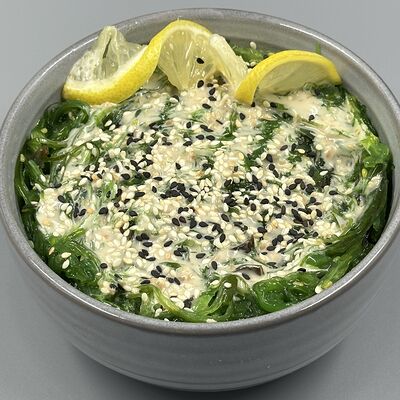 Салат Чука с кунжутным соусом в Avokado sushibar по цене 250 ₽