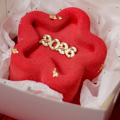 Муссовый новогодний бенто Алая звезда в Co'Zona по цене 2850 ₽