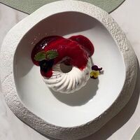 Итальянский десерт семифредо с кедровым орехом и клюквенным соусом в Ресторан Европа