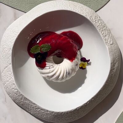 Итальянский десерт семифредо с кедровым орехом и клюквенным соусом в Ресторан Европа по цене 350 ₽