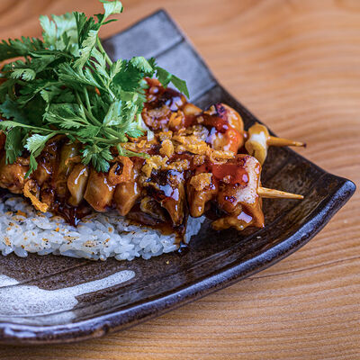 Тепаньяки с цыпленком и кинзой в Zuka по цене 790 ₽